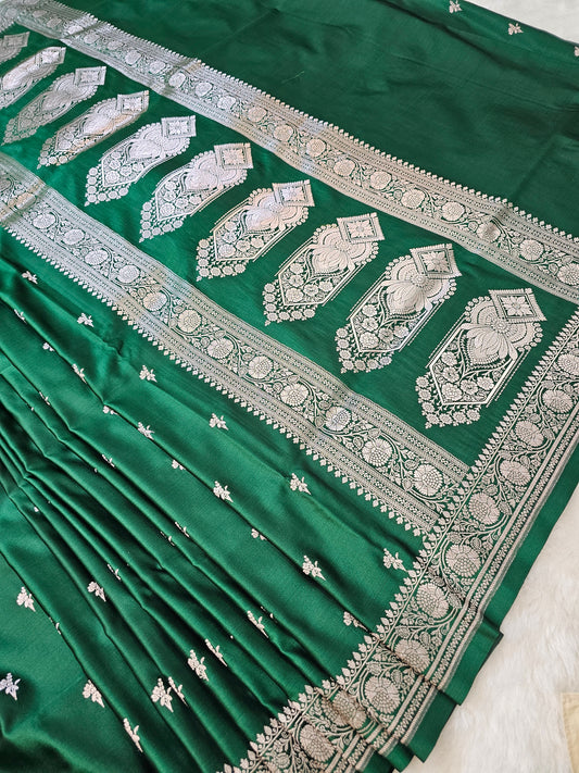 BanarasiElegant Emerald Green Mashru Silk Saree with Silver Zari Butti & Grand Banarasi Woven Pallu