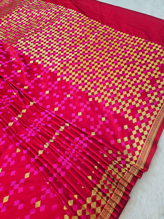 Banarasi Premium Rani Pink Mashru Silk Saree with Geometric Zari Weaving & Contrast Pink Checks