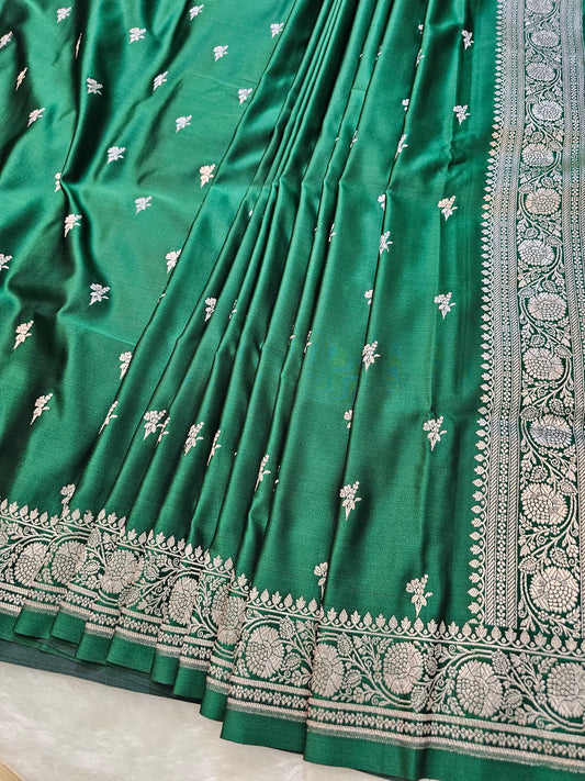 BanarasiElegant Emerald Green Mashru Silk Saree with Silver Zari Butti & Grand Banarasi Woven Pallu