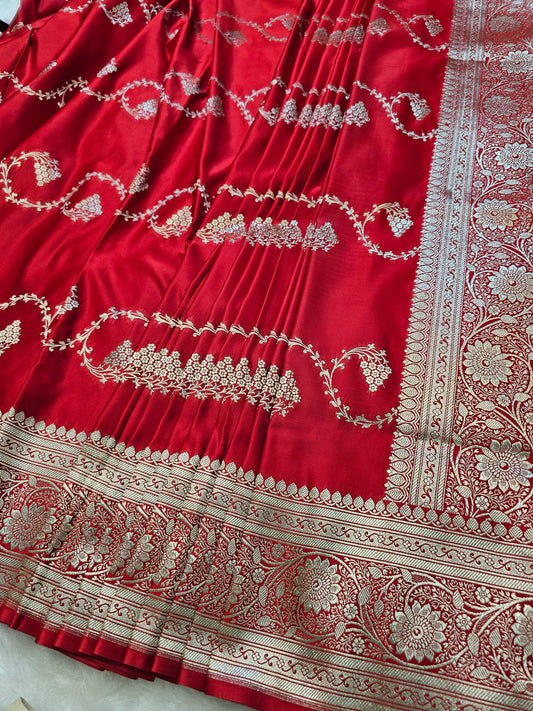 Banarasi Premium Mashru Silk Saree with Rich Gold Zari Weaving & Floral Jaal Pallu – Bridal Collection