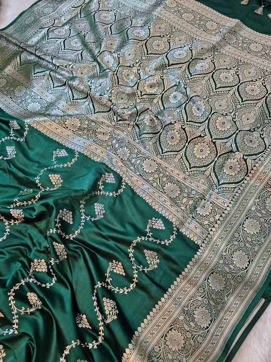 Banarasi Premium Emerald Green Mashru Silk Saree with Antique Silver Zari Floral Vine Weaving & Rich Banarasi Border